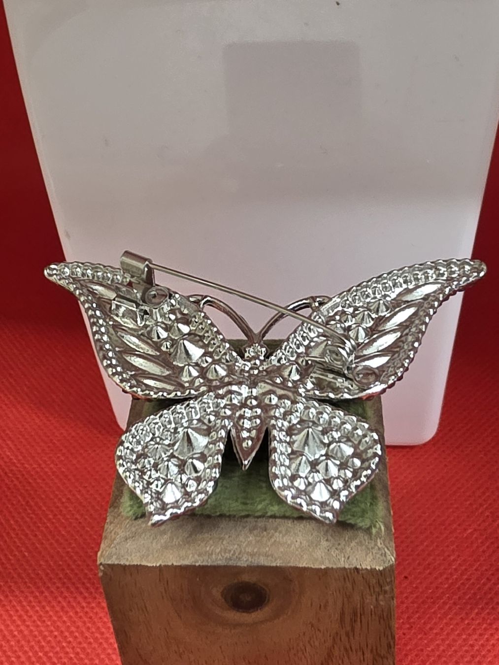 Broschen & Nadeln: Brosche Schmetterling mit Steinen Silberfarben – Neu (gemäss Beschreibung) aus Herisau von Antiques.AR 1
