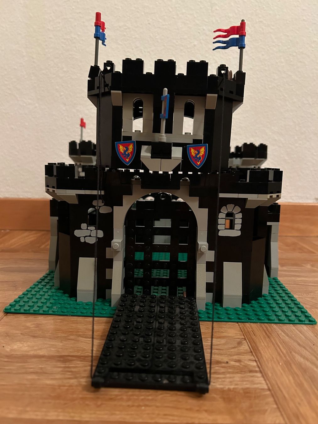 Lego Spielzeuge: Lego Black Monarch's Castle 6085 – Gebraucht aus Kriens von lay01