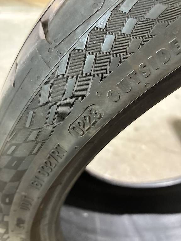 Continental Pneus & Roues: 2x Sommerreifen 225/35 19 " Continental – D'occasion à Schenkon par tplot 1