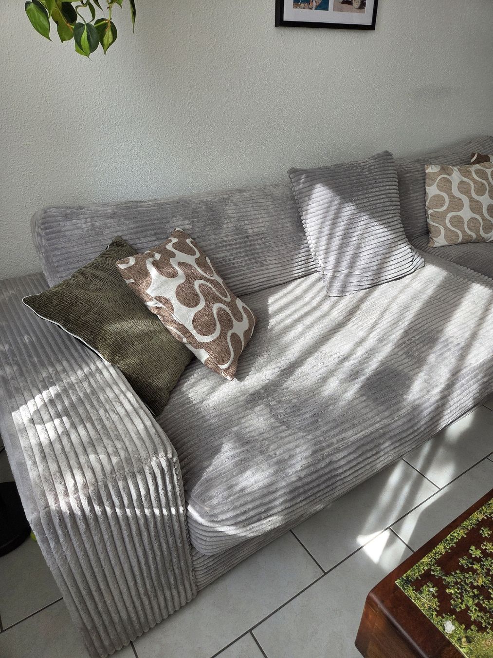 Conforama Sofas: Ecksofa Cordstoff hellgrau mit Recamiere rechts  – D'occasion à Riniken par widmersteffi 1