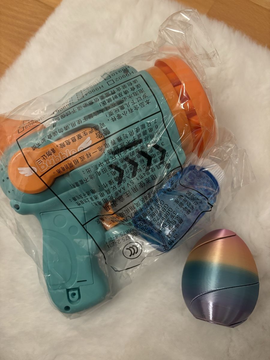 Spielzeuge: Seifenblasenmaschine + farbiges Ei  – Neu und originalverpackt aus Russikon von sve_v78w