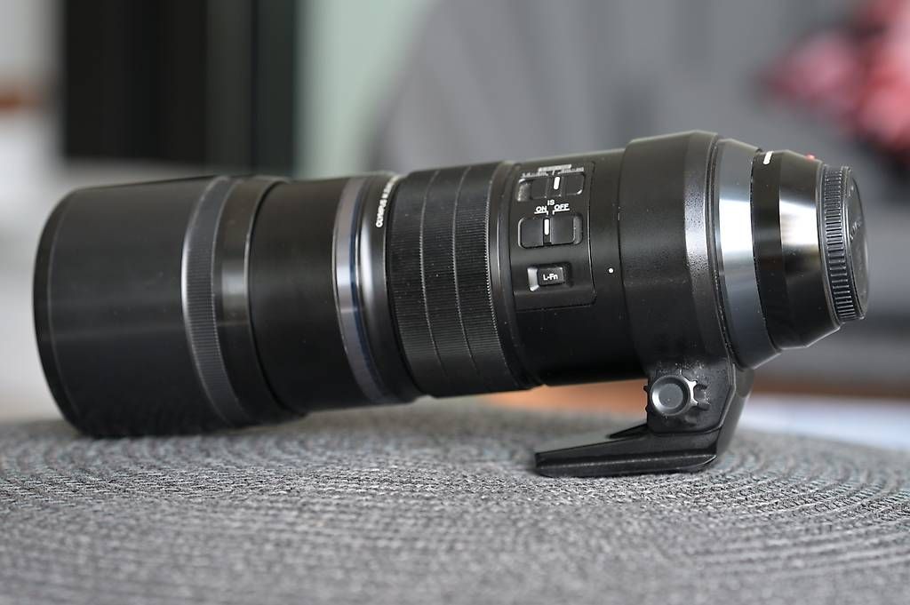 Olympus Obiettivi: Olympus / OM System 300mm f4 Supertele Objektiv – Usato da Dübendorf venduto da seadart