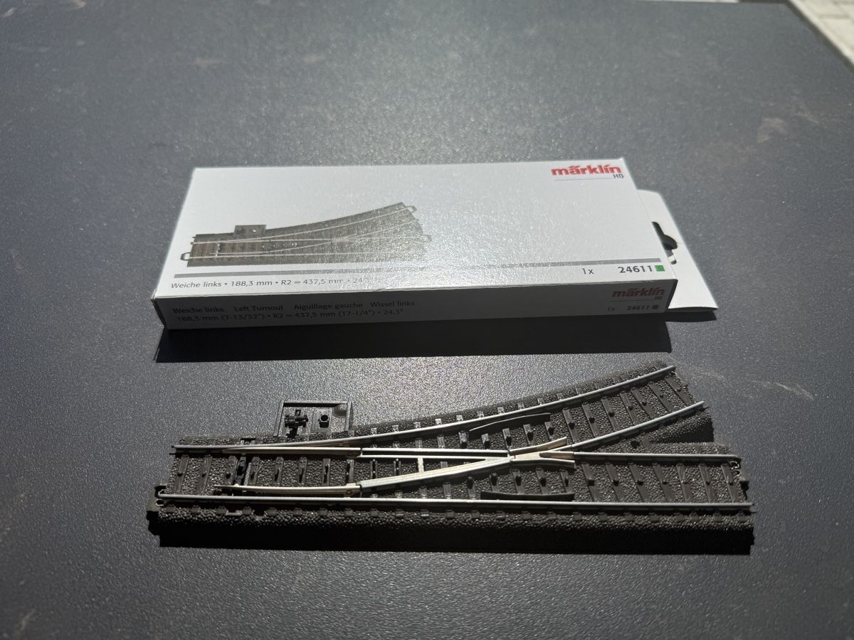 Märklin Modellini di ferrovie: MÄRKLIN C-Gleis Weiche digitalisiert – Usato da Seltisberg venduto da doosie_ch