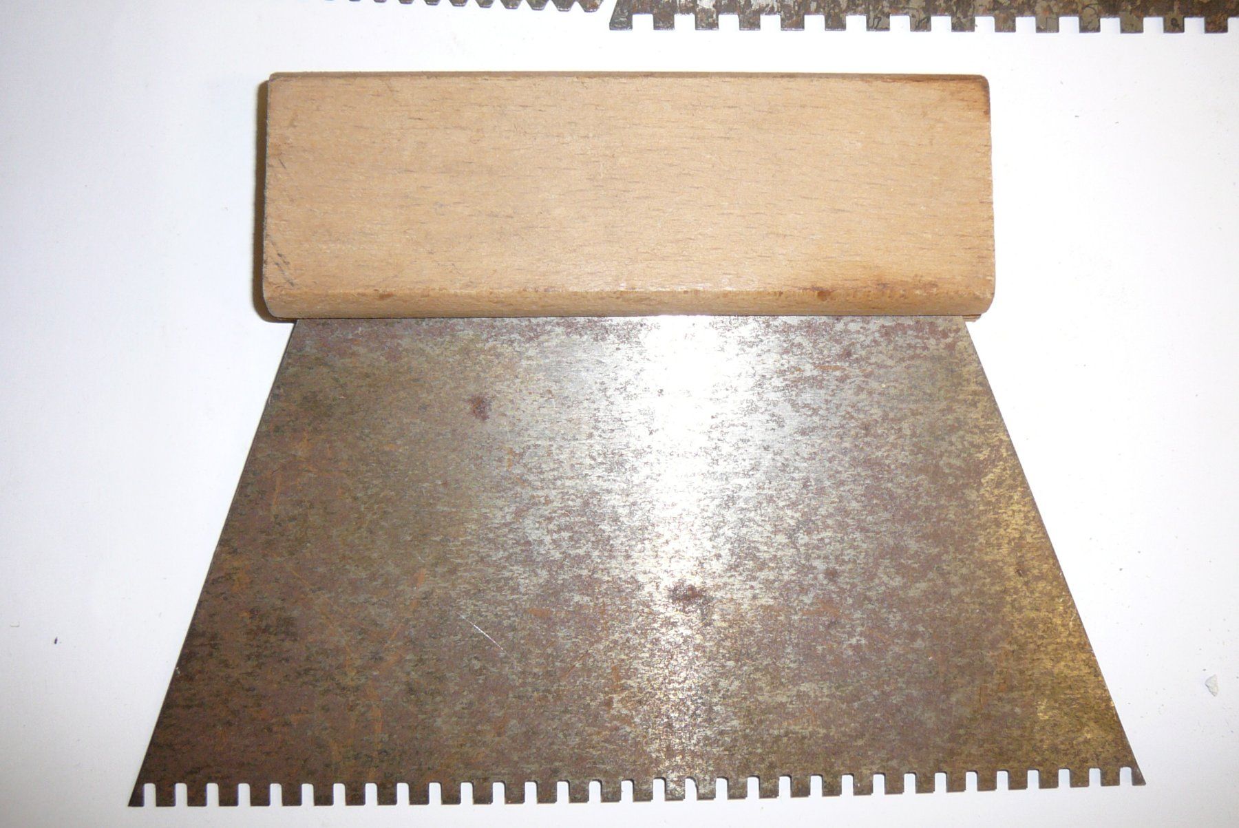 Alle Werkzeuge: 3 Stk. Kratzer mit Holzgriff gebraucht – Gebraucht aus Horgen von Luftschutz 3
