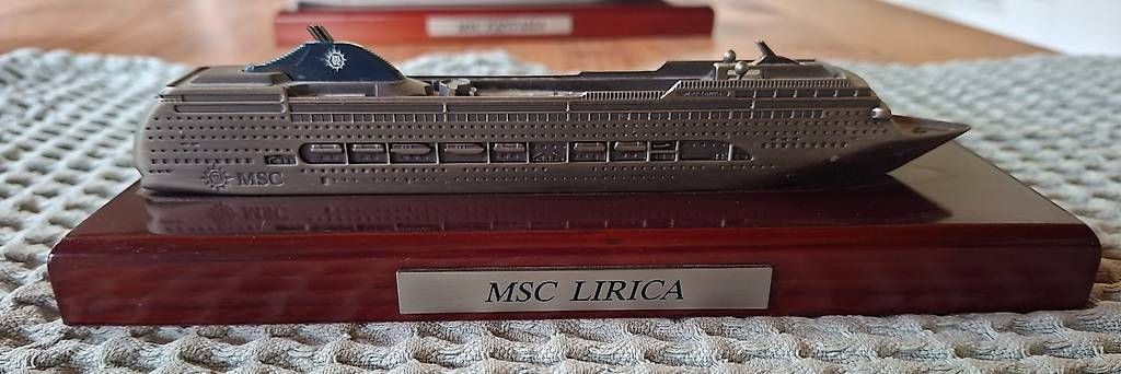 Kit di modellismo & Modellini statici: MSC Lirica Miniature – Usato da Jegenstorf venduto da cla_d57p