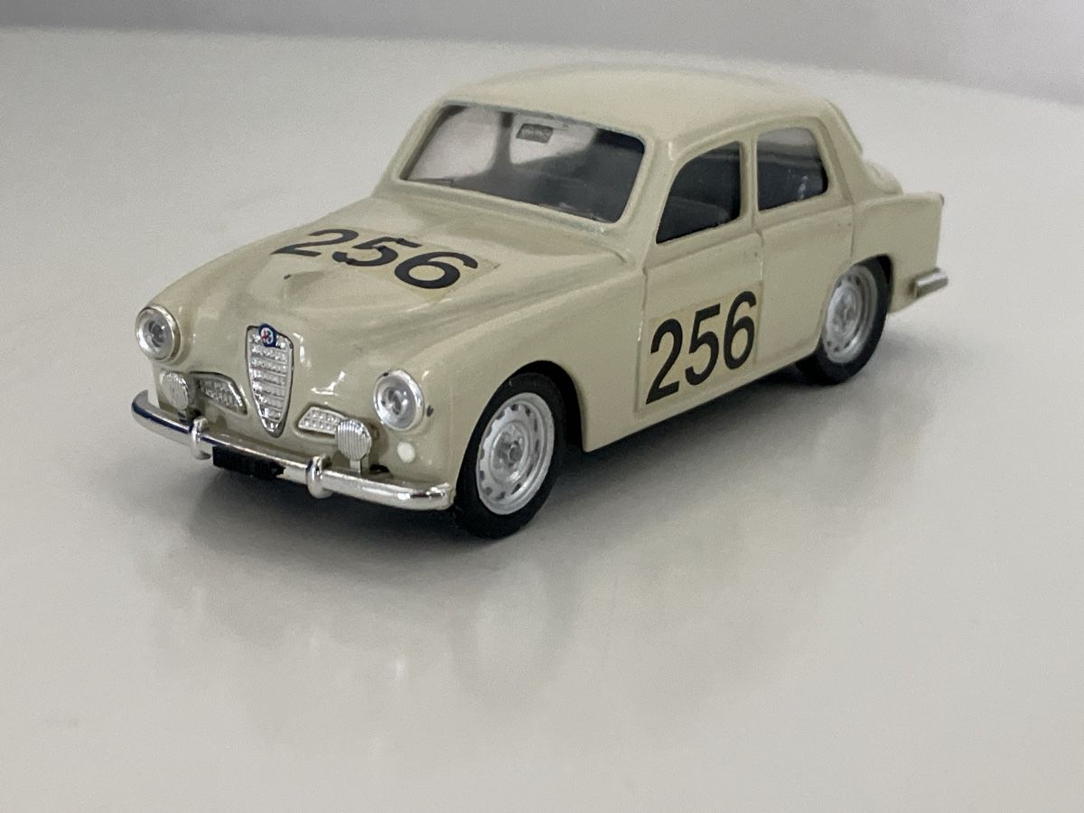 Alfa Romeo Modellini d'auto: Alfa Romeo 1900, Brumm 1:43 – Usato da Seuzach venduto da steig43