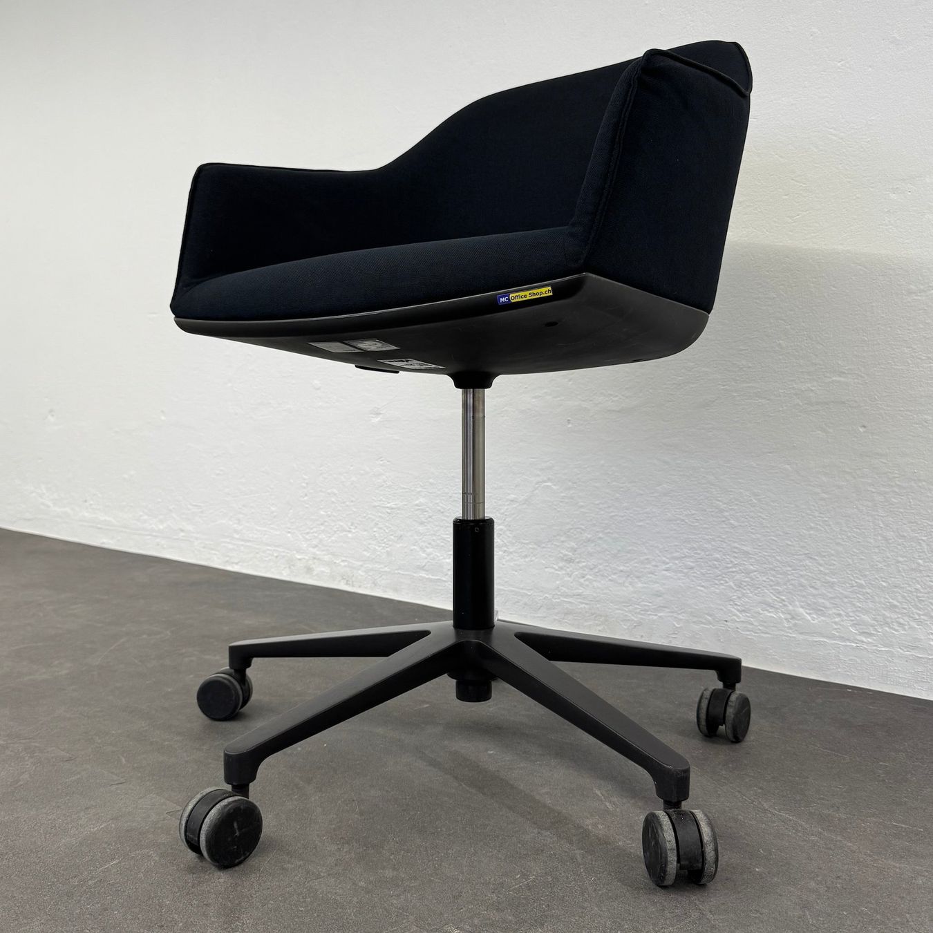 Sedie a rotelle: Vitra Softshell Chair – Usato da Schönenwerd venduto da mcofficeshop 6