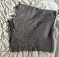 Warmer H&M Schal im Herbst-Look, Grau