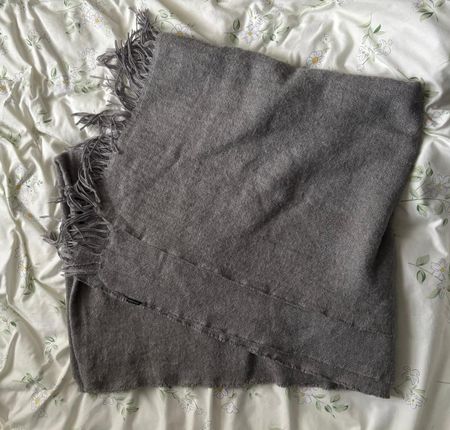Warmer H&M Schal im Herbst-Look, Grau