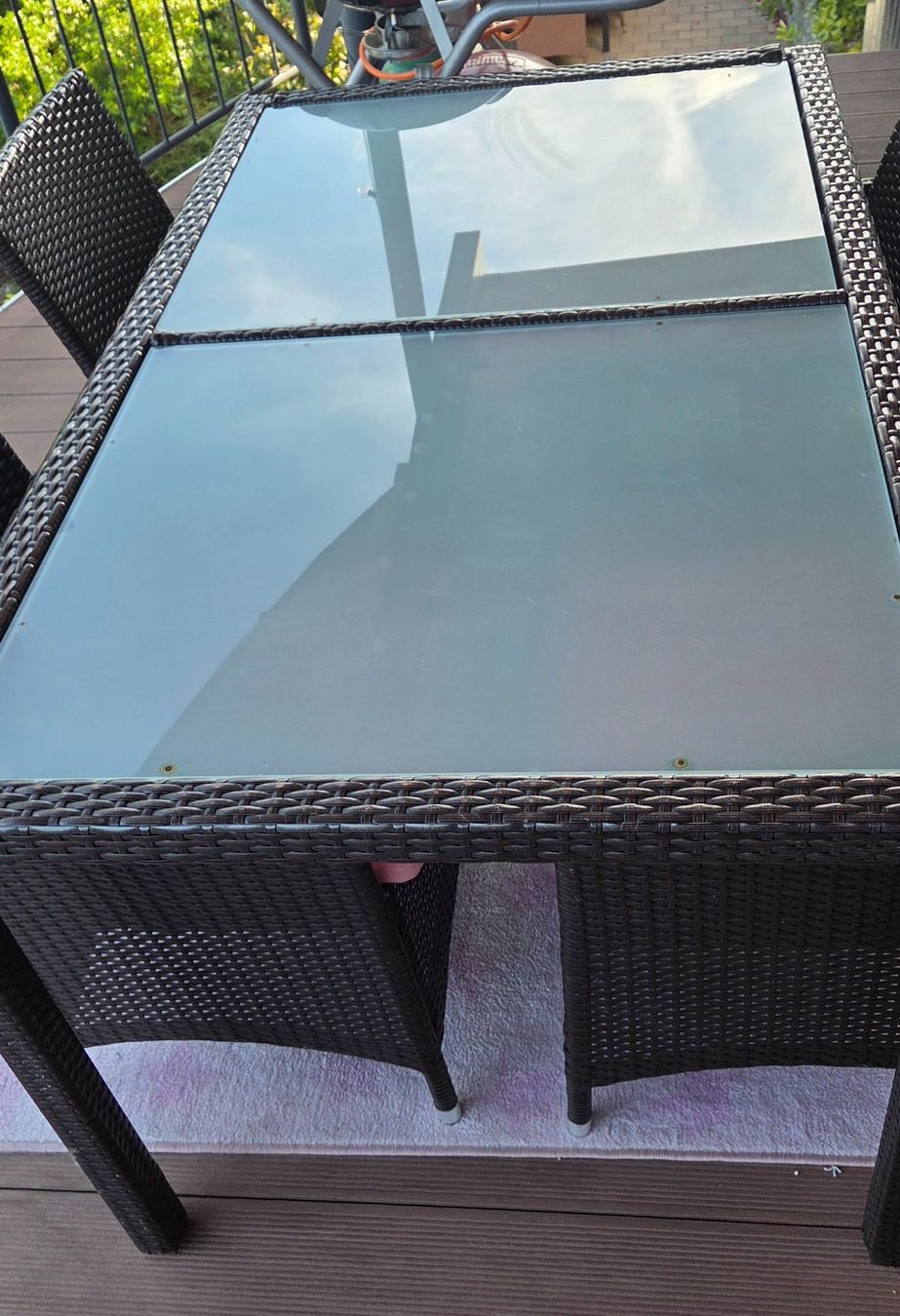 Set di tavolo e panche: Gartentisch  (Glasplatte) mit 6 Rattanstühlen – Usato da Schaffhausen venduto da Jimbo02 2