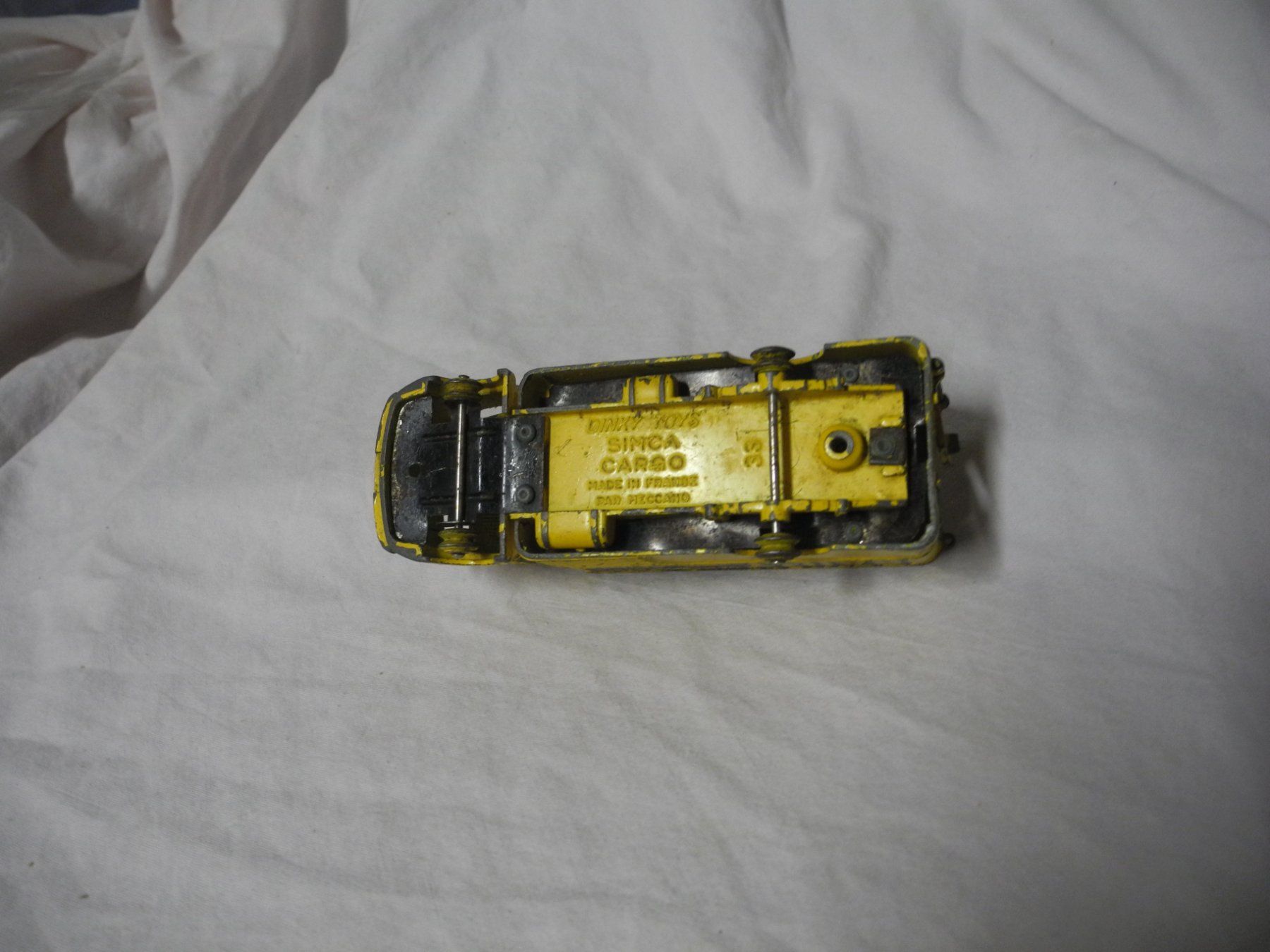 Dinky Toys Modellautos: DINKY TOYS  NR. 33  SIMCA CARGO  BAILLY  BESPIELT – Defekt aus Gurtnellen von Murmeli99 4