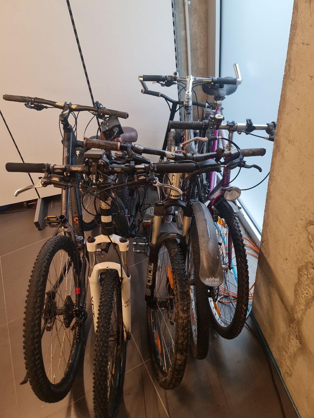 Velos: 4 Velos und 1 E-Bike Total 5 – Defekt aus Bad Zurzach von Hier.steht.mein.Name 2