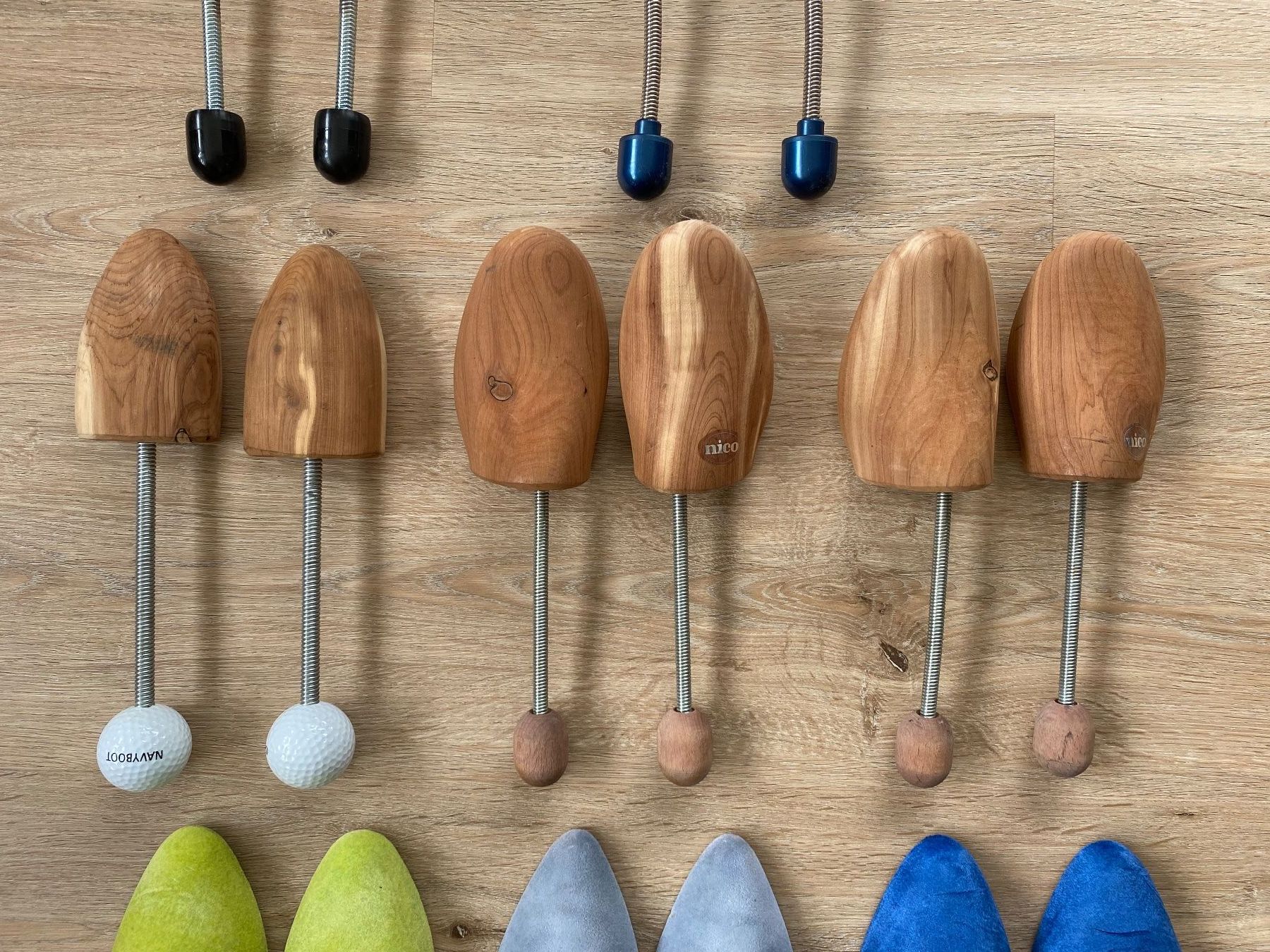 Herrenschuhe: 8 Paar Schuhspanner, teils aus Holz – Gebraucht aus Appenzell Meistersrüte von zongabolla 2