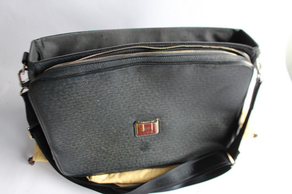 Louis Vuitton Taschen: LOUIS VUITTON Sac Vasili homme – Gebraucht aus Vandoeuvres von Dom-Tom 6