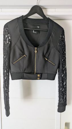 Jacke/Jäckchen mit Spitze kurz Gr. M