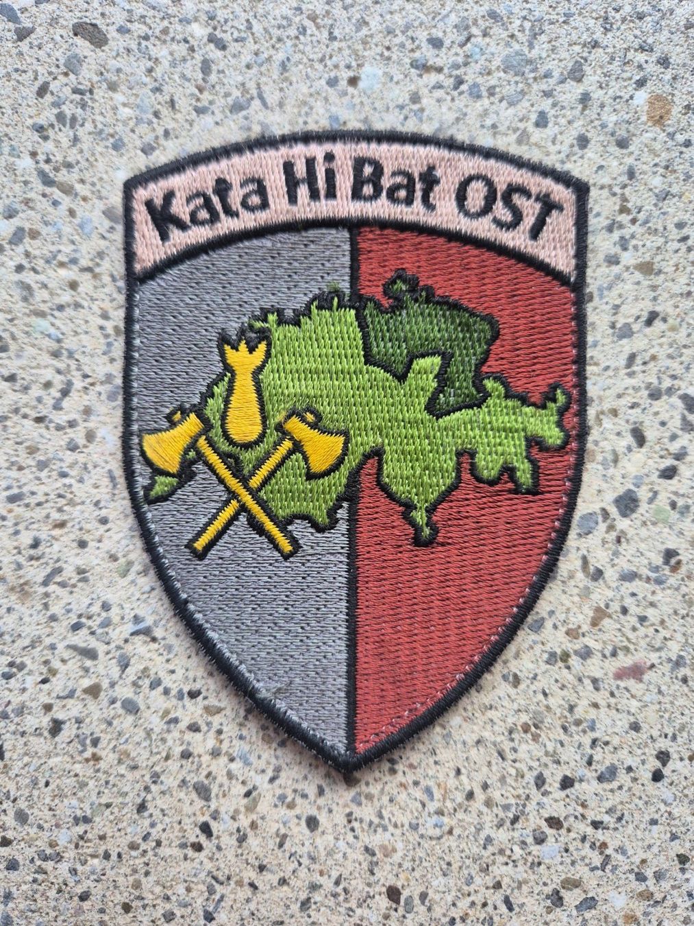 Schweizer Armee Placchette & Badge: *** Badge KATA HI BAT OST mit klett *** – Nuovo (secondo la descrizione) da Riedholz venduto da fr_sIruP