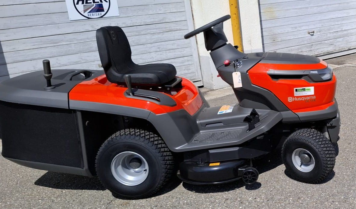 Husqvarna Tondeuses à gazon: Rasentraktor Husqvarna TC114 – Neuf avec emballage d'origine à St. Gallen par BGT02 1