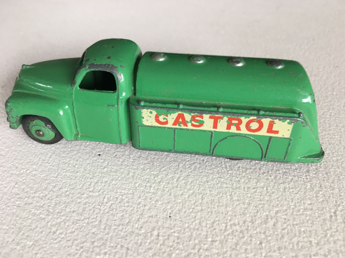 Dinky Toys Modellini d'auto: Dinky Studebaker Tanker Castrol – Usato da Grellingen venduto da Toyhamster