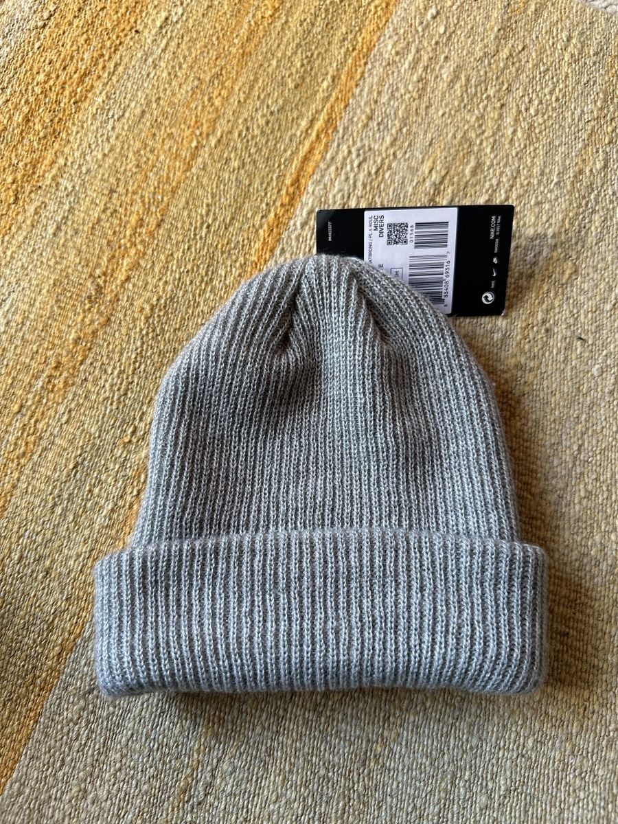 Nike Copricapi, berretti & cappellini: New Nike SB grey Beanie – Nuovo e nell'imballaggio originale da Villars-Burquin venduto da Iliasso 1