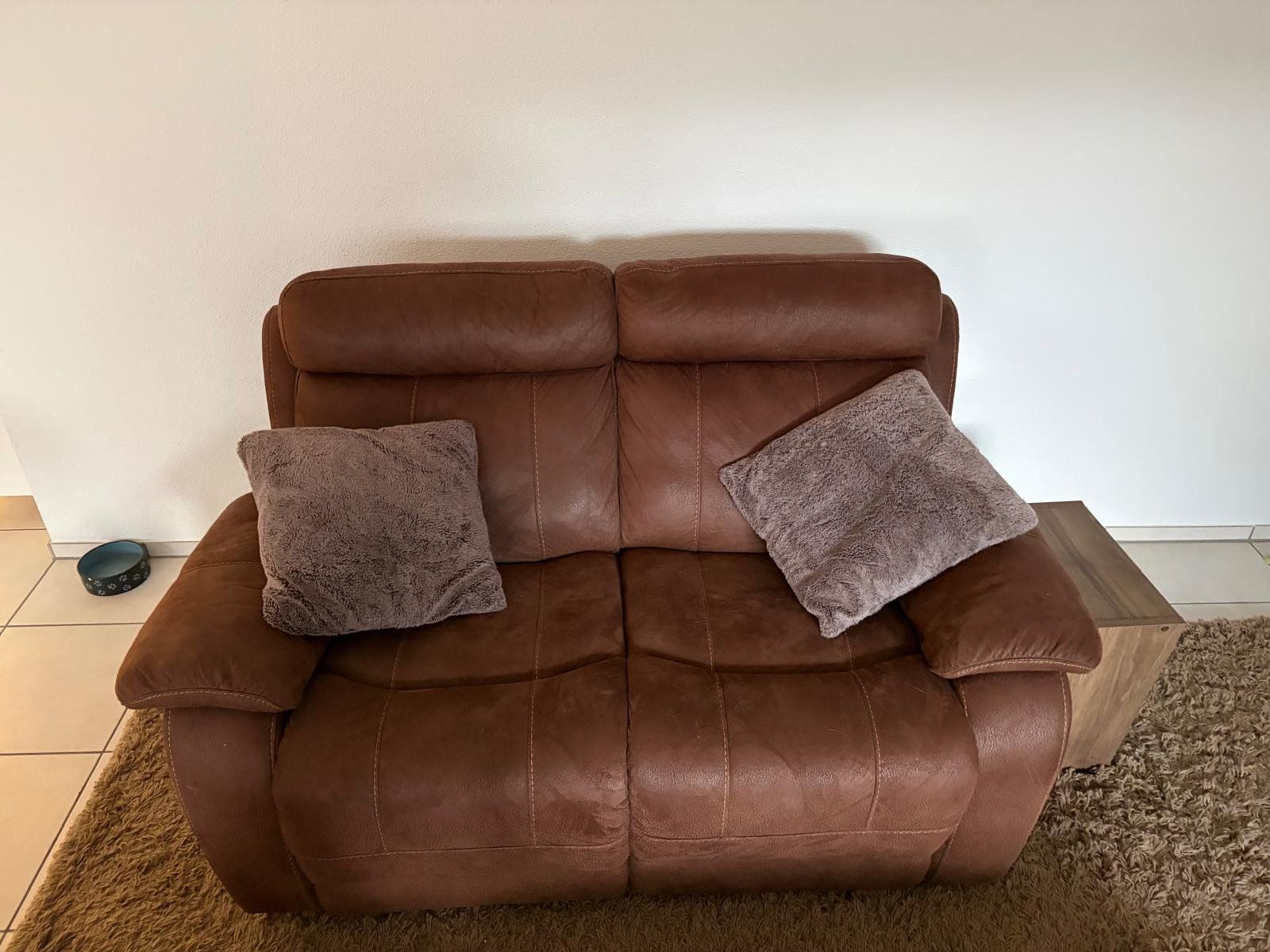 Divani: 2 seater recliner sofa / 2 sitzer sofa – Usato da Bonstetten venduto da jod_txn9