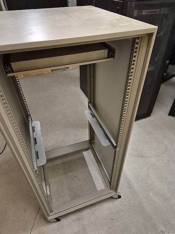 Armoire serveur Cisco (Gebraucht) in Baar (Nendaz) für CHF 30 – nur ...