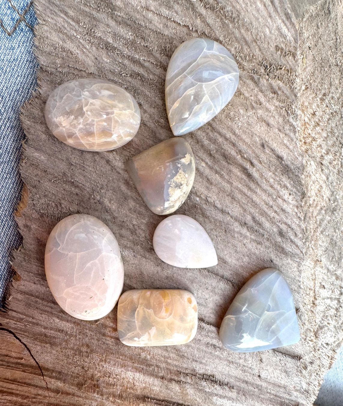 Fossilien: 7 Stk  Cabochons Opal echt  neu gross    LOT  Sammlung – Neu und originalverpackt aus Leuggern von gemshow 4
