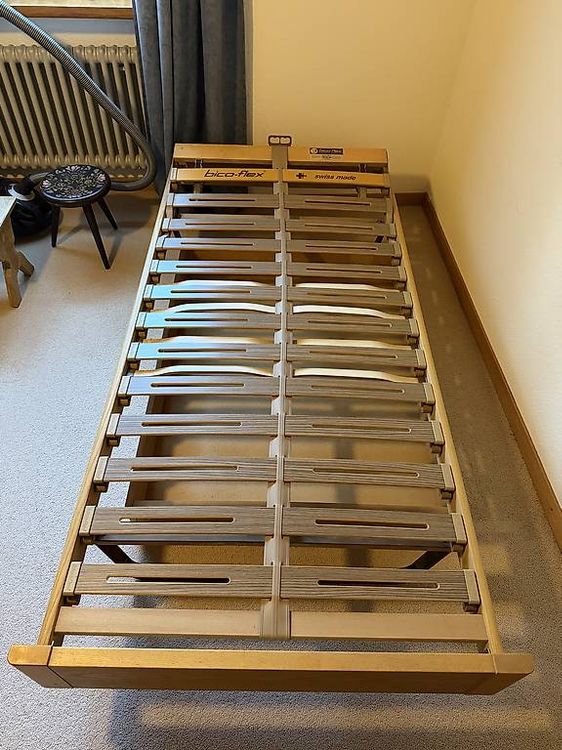Bett massiv Holz inkl. Bettrost und Schublade (Gebraucht) in Uttwil für ...