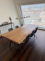 Esstisch Sumpfeiche mit Metallgestell