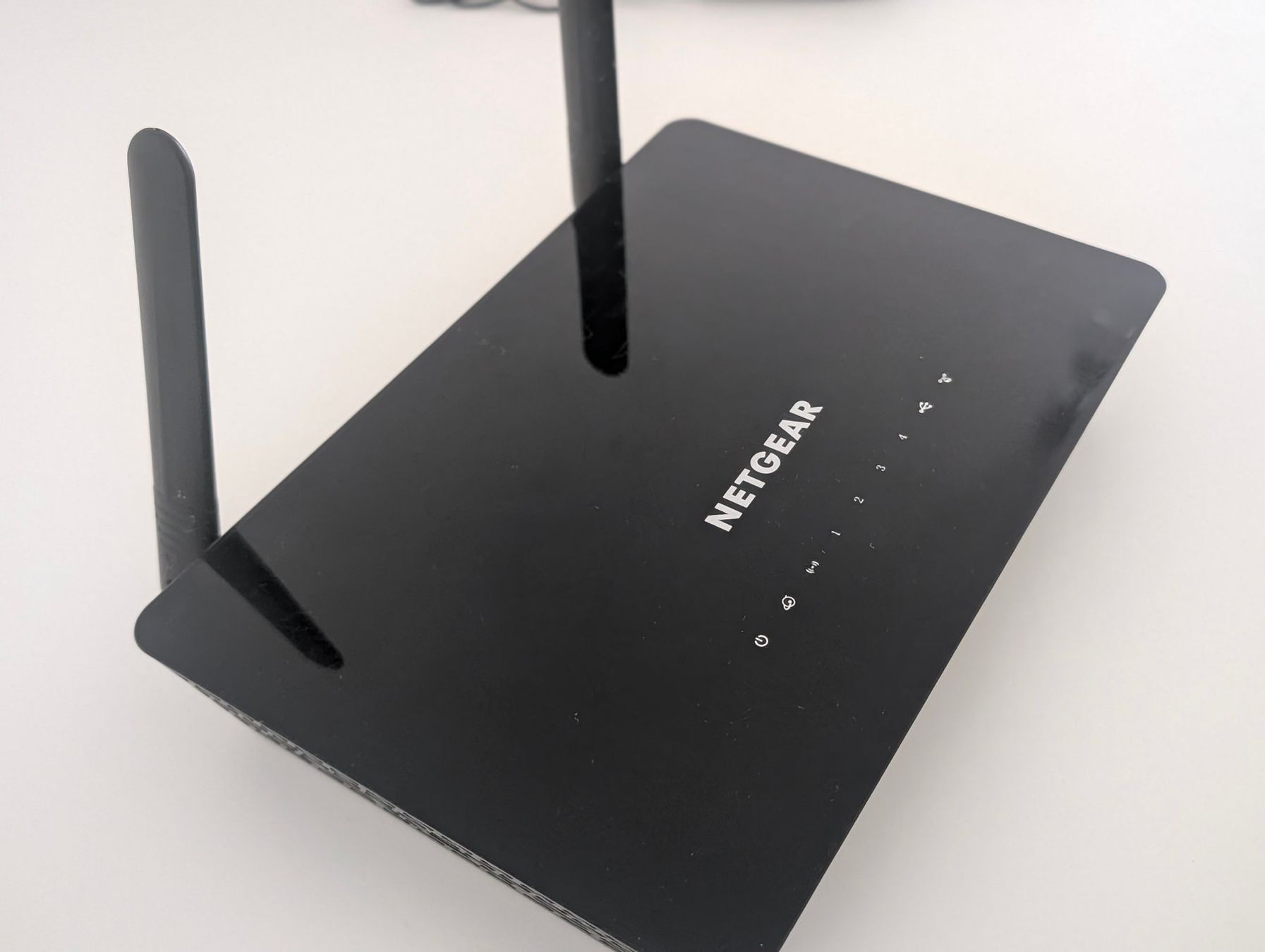 Netgear Modem & Router: Netgear AC1200 R6220 Access Point WLAN Router – Usato da Genève venduto da ssc263 4