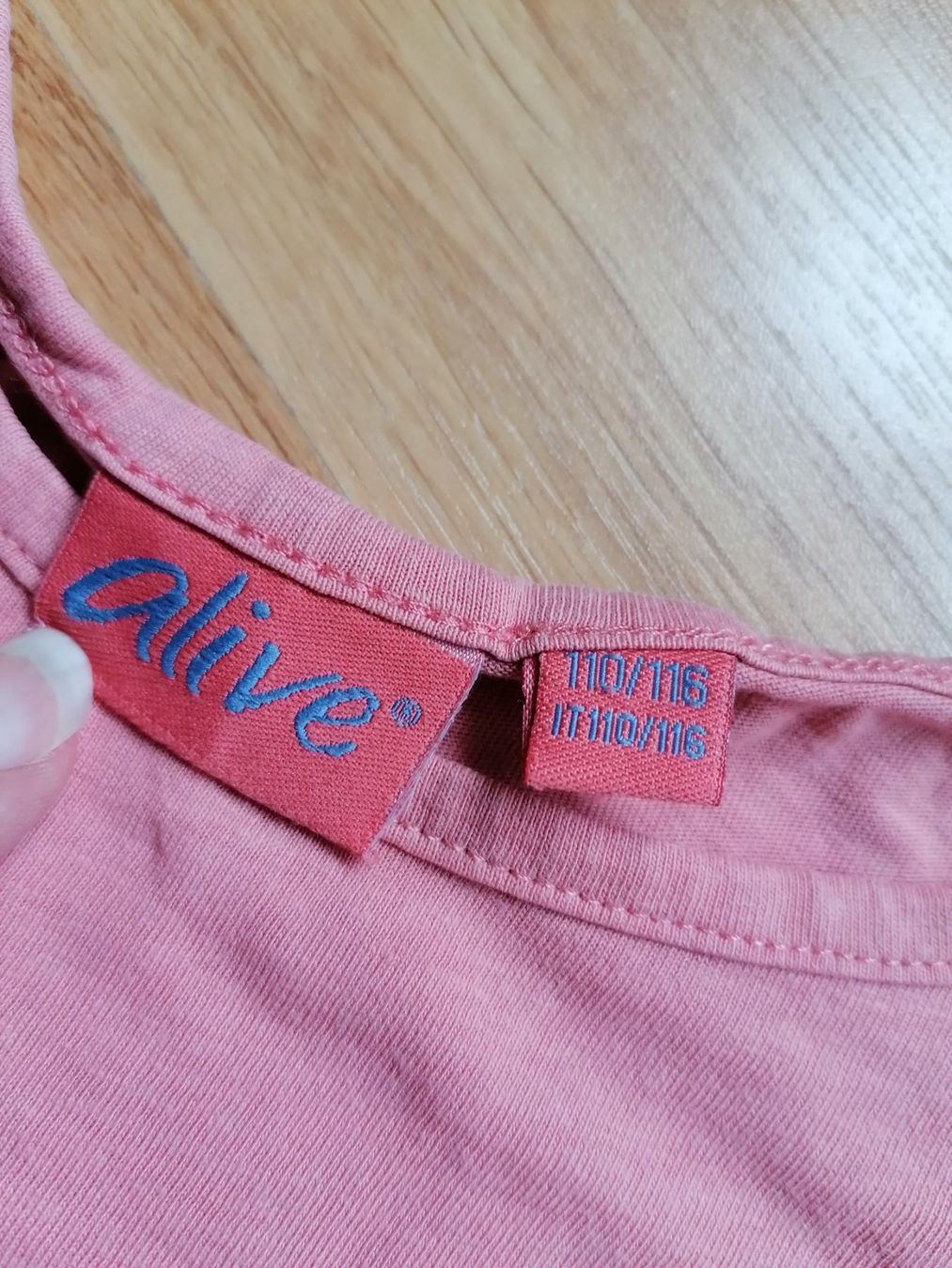 Blusen, T-Shirts & Tops: T-Shirt Gr. 110 / 116 – Gebraucht aus Büttikon AG von Amineah 2
