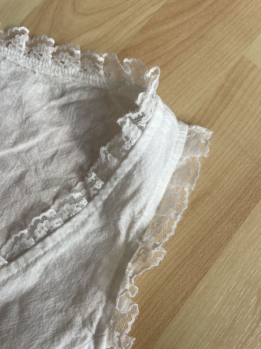 Top: Top/Weste mit Spitzen – Usato da Sissach venduto da nelimas 1