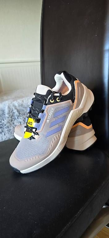 Scarpe da donna: Neuer Adidas Terrex – Usato da Ennetmoos venduto da spidway