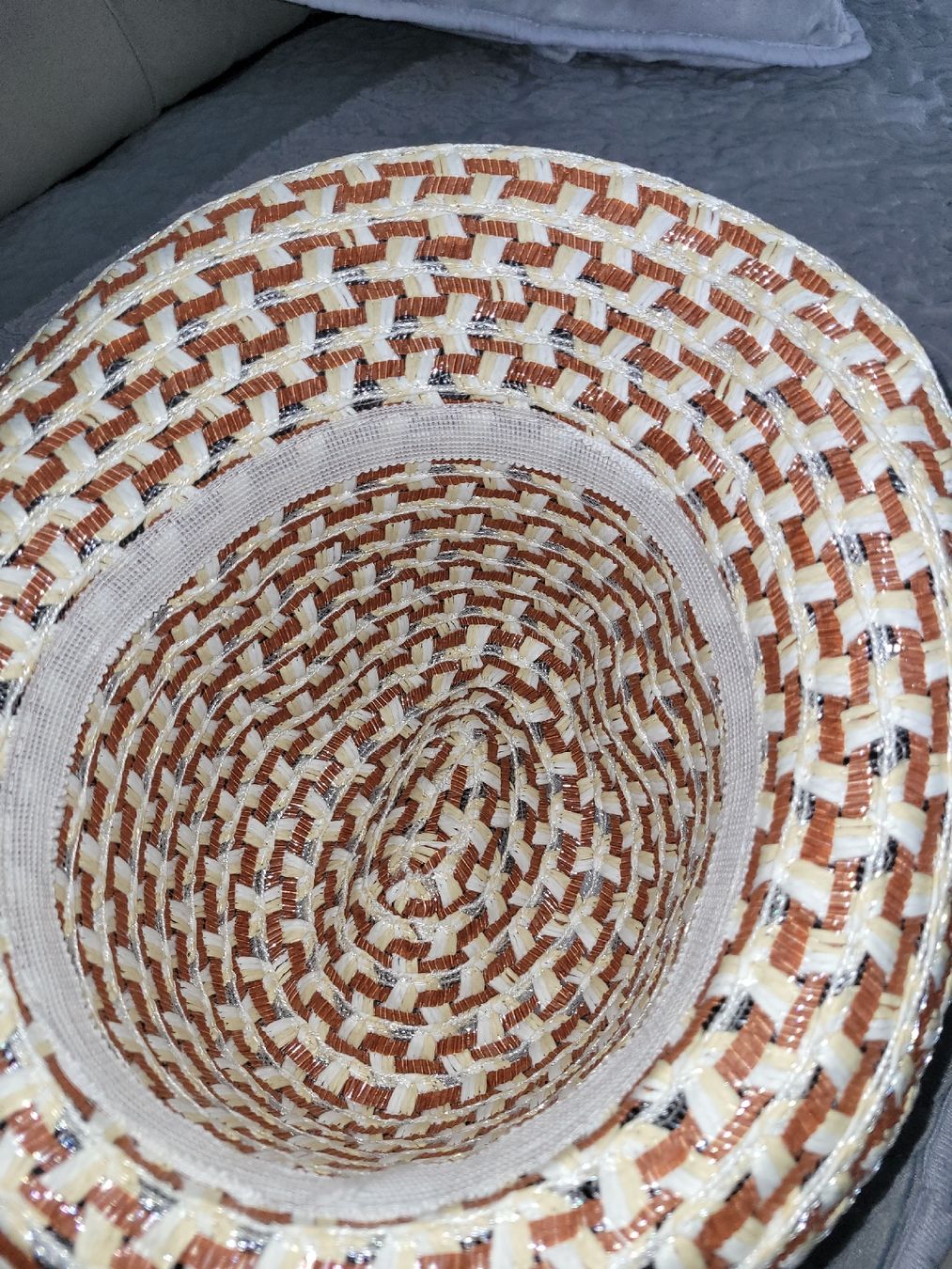 Copricapi, berretti & cappellini: Sommerlicher Stroh Trilby Hut, Gr. 58 – Nuovo e nell'imballaggio originale da Bassersdorf venduto da arkais 1
