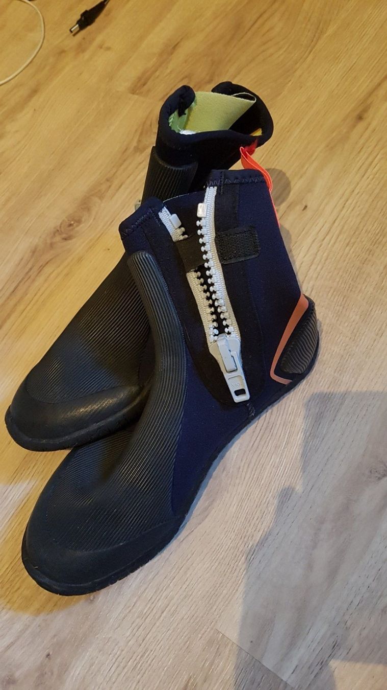 Scarpe da uomo: Chaussons de voile – Usato da Onex venduto da viv_72hm