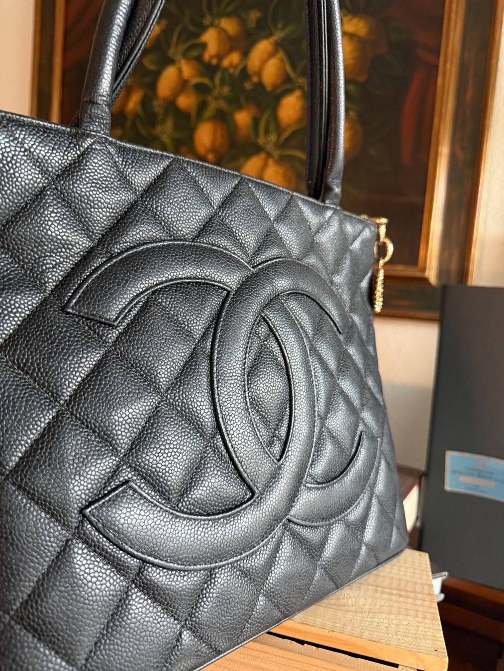 Chanel Taschen für Damen: Chanel Shopper Gestepptes schwarzes 'Caviar'-Leder – Gebraucht aus Olten von ale_nb2x 8