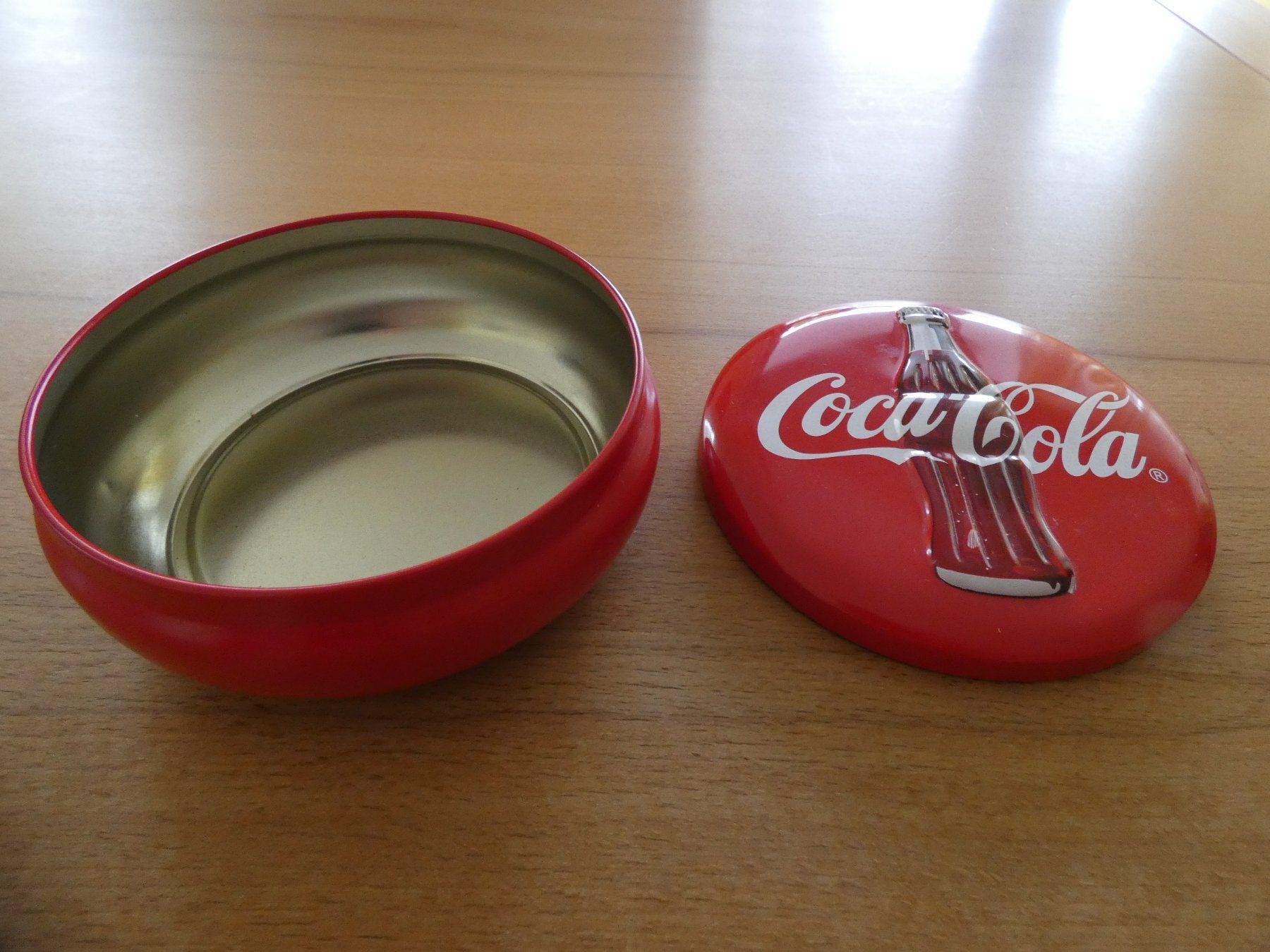 Coca-Cola Borracce & Thermos: Konfekt-Dose und Trinkflasche "Coca-Cola" – Nuovo (secondo la descrizione) da Münchwilen TG venduto da sirnmu 1