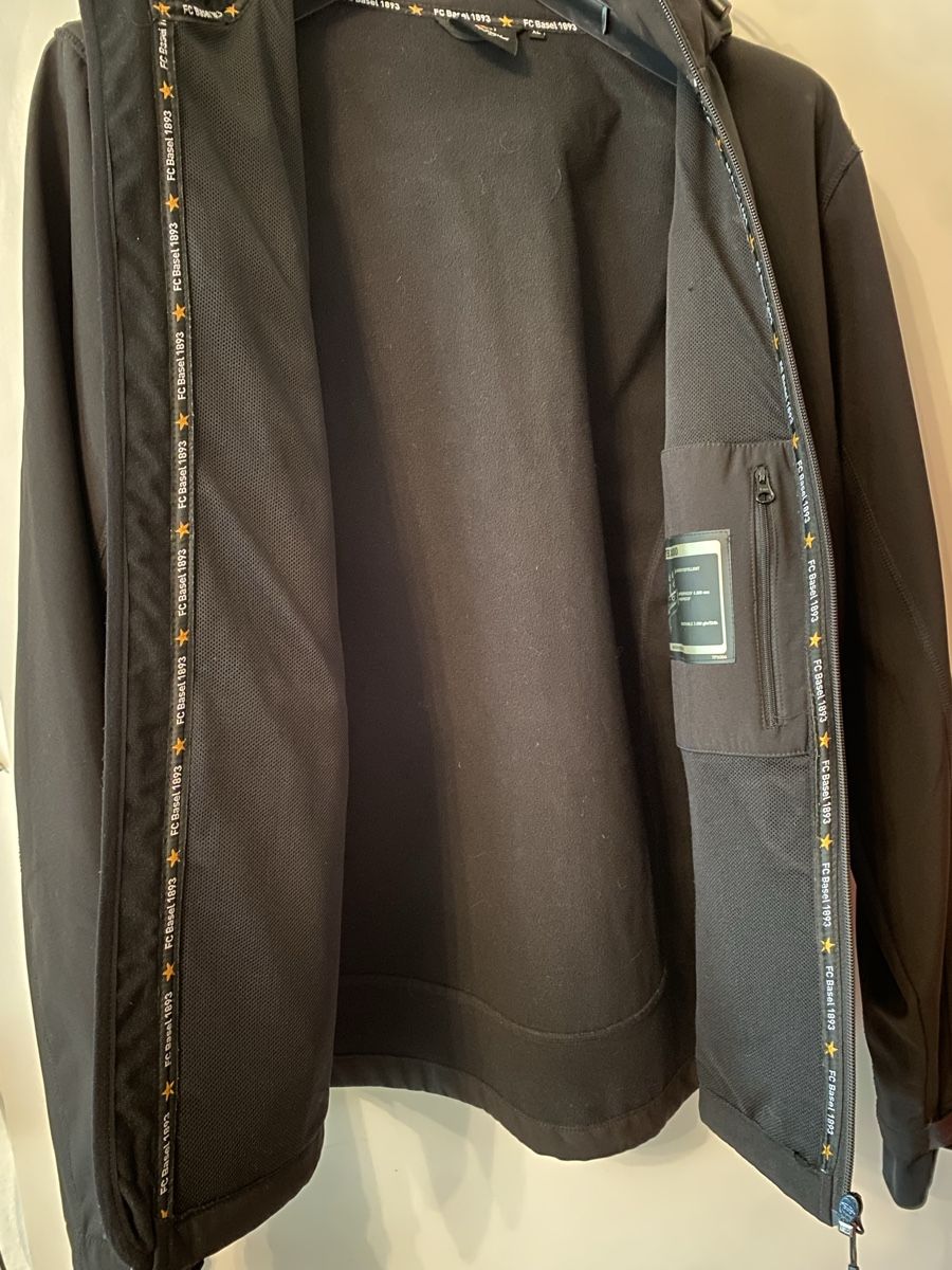 FC Basel Giacche: FC Basel 1893 Jacke Softshell schwarz Grösse Xl – Nuovo (secondo la descrizione) da Allschwil venduto da Deal_Tiger99 7