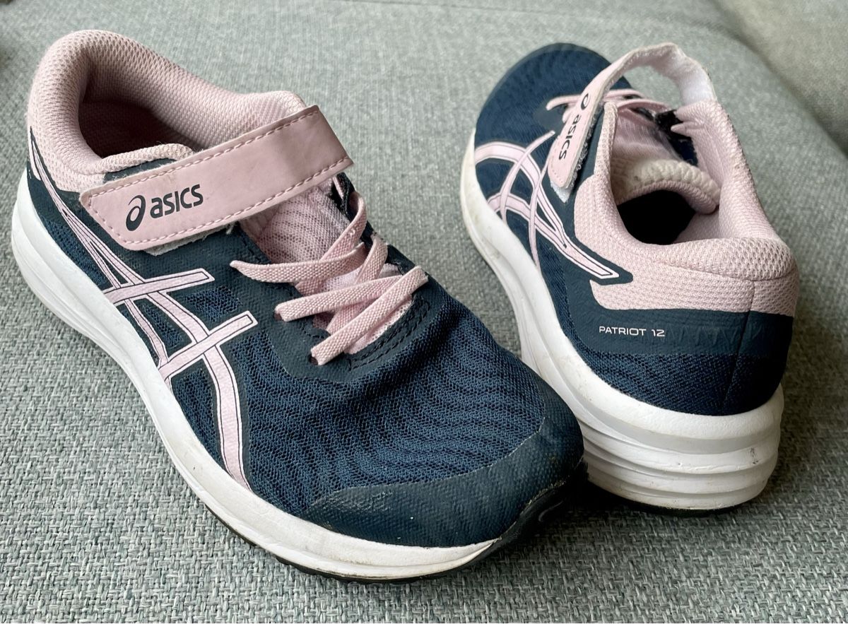 Asics Schuhe für Mädchen: Asics Turnschuhe Gr. 35 – Gebraucht aus Dinhard von Zoar7 1