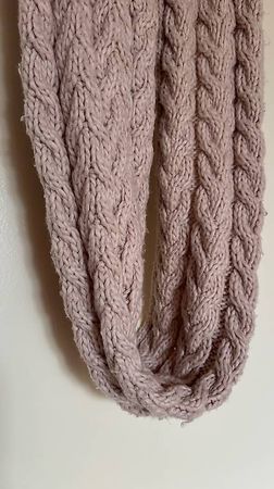 Gestrickter Loopschal rosa