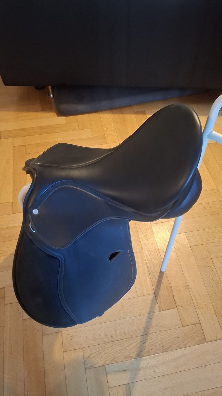 Selles, accessoires: Selle mixte – D'occasion à La Chaux-de-Fonds par pes_b9nw