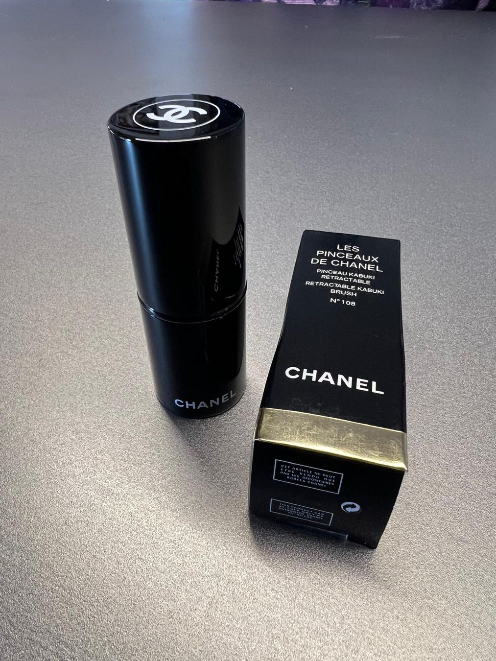 Chanel Make-up: Chanel Pinceau Kabuki Retractable Brush – Nuovo e nell'imballaggio originale da St. Gallen venduto da Si 1