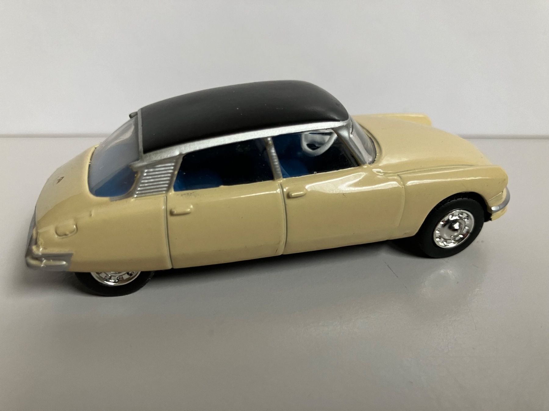 Norev Modellini d'auto: Norev, Citroen DS 1/58 – Usato da Buchs ZH venduto da swiss-train 2