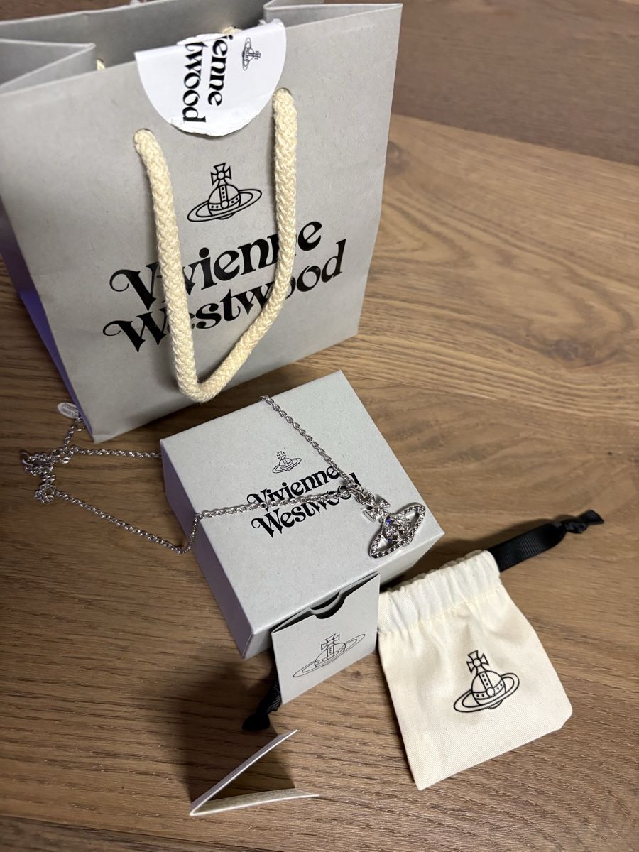 Ketten: Originale Vivienne Westwood Orbit Halskette – Neu und originalverpackt aus Kräiligen von val_8t5h