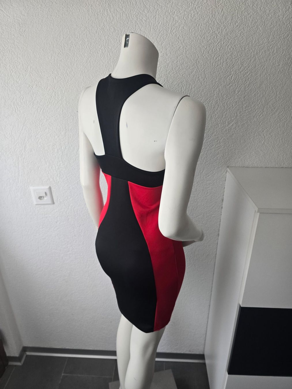 Vestiti: Robe noir et rouge T-S – Usato da Les Verrières venduto da kitel79 5