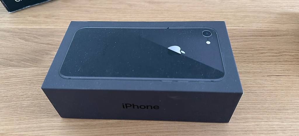 Portables: iPhone 8 Schwarz  – D'occasion à Zürich par leo_zx2x