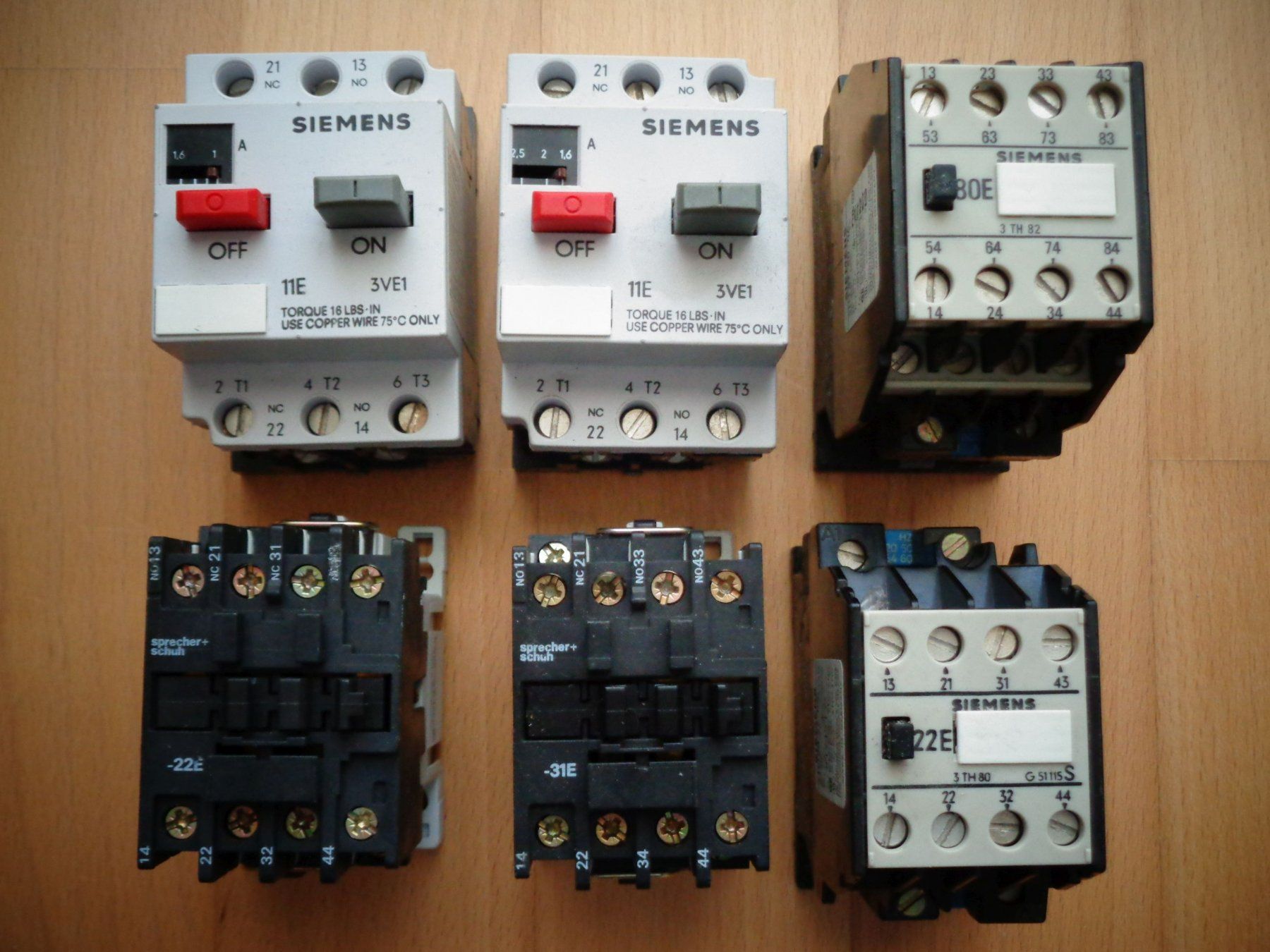 Siemens Componenti elettronici: Relais 230V  4x und Thermoswitch 2x – Usato da Dübendorf venduto da neringa