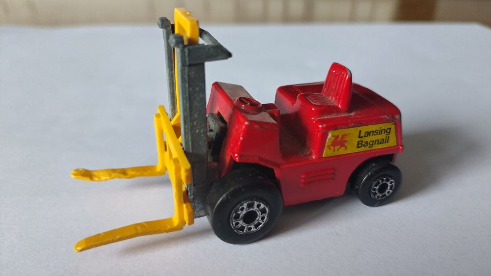 Matchbox #28 Traktor Mit Schaufel – Sammlerstück Aus Der 100er Straßenarbeits-Serie