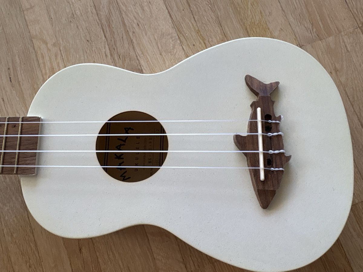 Musikinstrumente: Makala Ukulele White Soprano Shark Model New – Neu (gemäss Beschreibung) aus Nyon von Iamher 2
