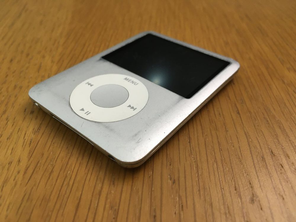 iPod nano 3, Silber, 4GB, funktionstüchtig am Strom (Gebraucht) in ...