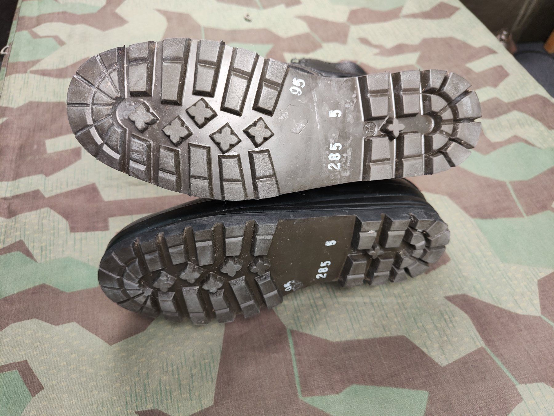 Schweizer Armee Uniformi: Kampfstiefel Ord. 1990, Grösse 285 5 – Usato da Bauma venduto da SwissMilitaria 3